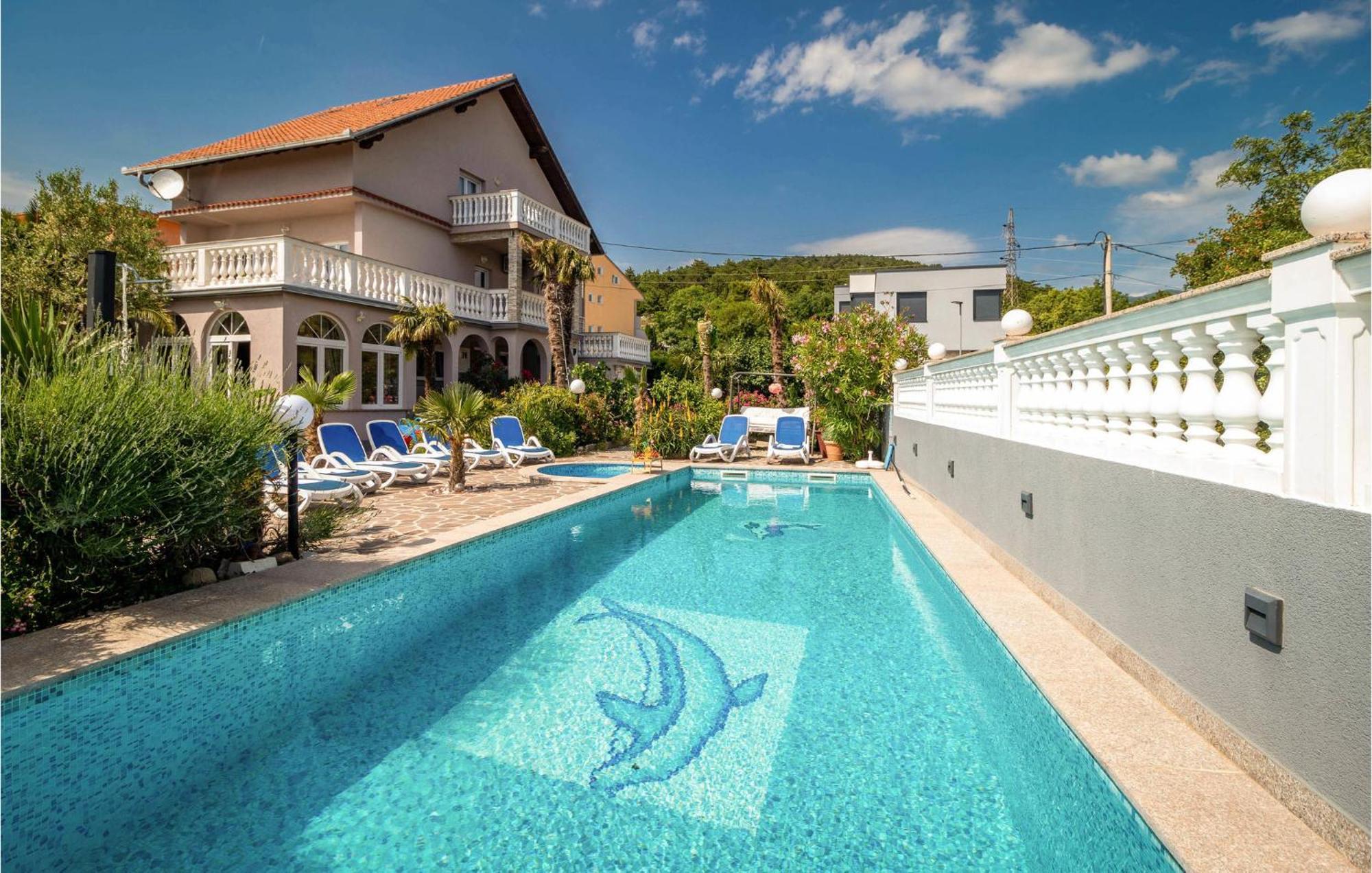 Сasa de vacaciones 6 Bedroom Beautiful In Crikvenica
